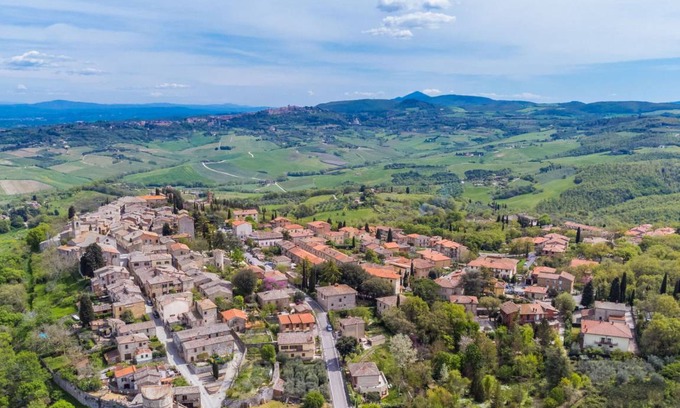 Montefollonico Other | 100 m² Accommodation ∙ 3 bedrooms ∙ 5 guests