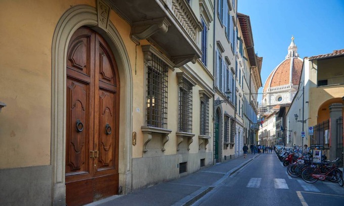 Sant' Ambrogio Apartment | 100 m² Apartment ∙ 3 bedrooms ∙ 6 guests
