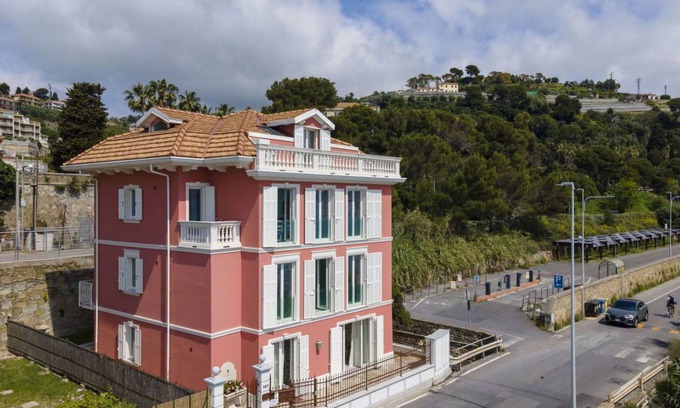 Bussana Villa | 120 m² Villa ∙ 2 bedrooms ∙ 4 guests
