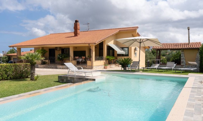 Partinico Villa | 150 m² Villa ∙ 3 bedrooms ∙ 7 guests