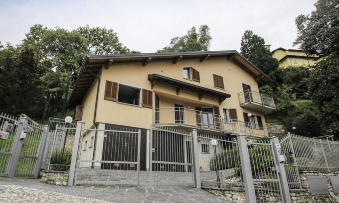 Brezzo di Bedero House | 160 m² House ∙ 5 bedrooms ∙ 12 guests