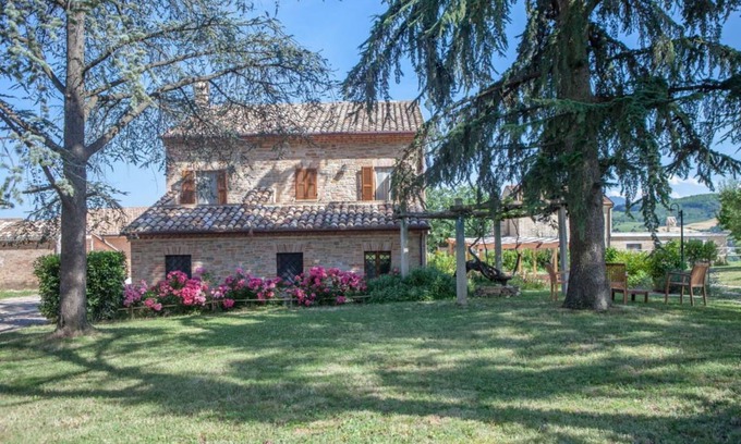 Falerone House | 170 m² House ∙ 6 bedrooms ∙ 16 guests