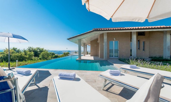Montelupone Villa | 180 m² Villa ∙ 4 bedrooms ∙ 10 guests