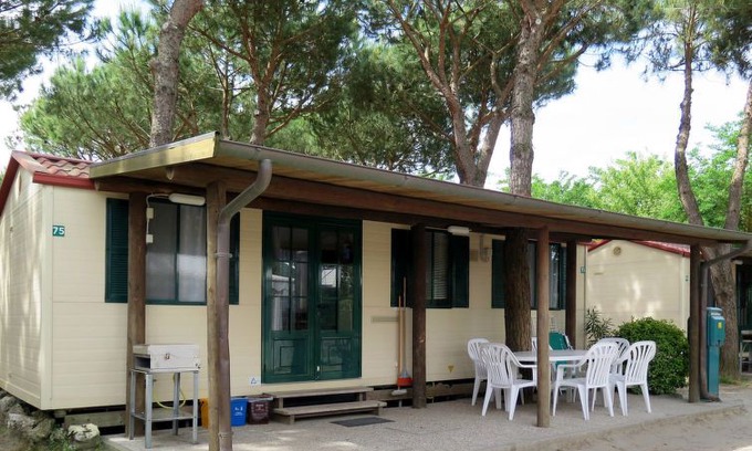 Lido degli Scacchi Apartment | 2 bedroom Apartment, sleeps 5 in Lido di Pomposa-Lido degli Scacchi with Air Con and WiFi