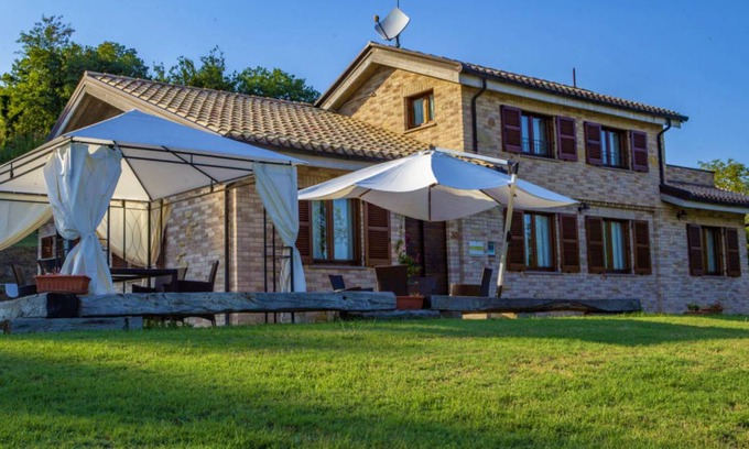 Falerone Villa | 209 m² Villa ∙ 5 bedrooms ∙ 12 guests
