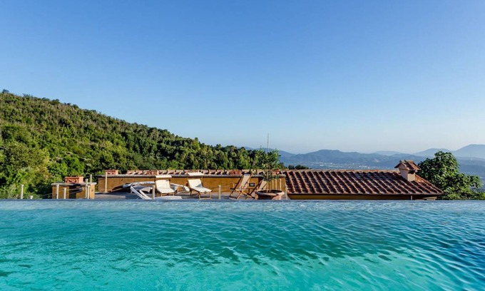Santo Stefano di Magra Villa | 230 m² Villa ∙ 4 bedrooms ∙ 8 guests