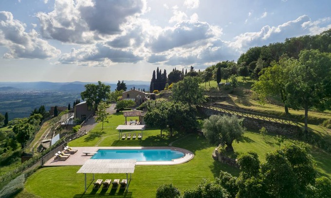 Arezzo Villa | 235 m² Villa ∙ 6 bedrooms ∙ 12 guests