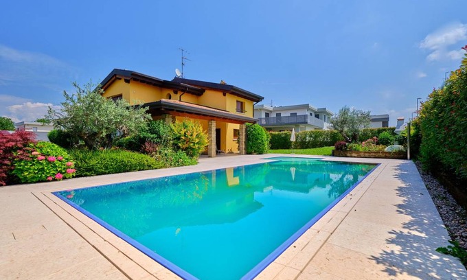 Salionze Villa | 240 m² Villa ∙ 3 bedrooms ∙ 8 guests