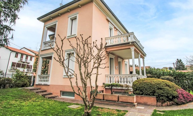 Castronno Villa | 250 m² Villa ∙ 1 bedroom ∙ 10 guests