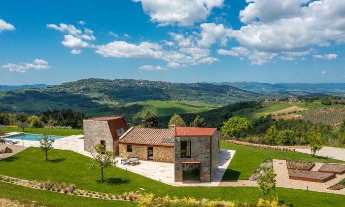 Volterra Villa | 250 m² Villa ∙ 3 bedrooms ∙ 6 guests