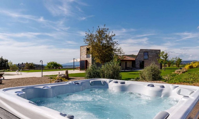 Volterra Villa | 250 m² Villa ∙ 3 bedrooms ∙ 6 guests