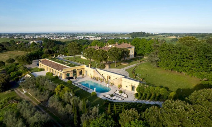 Bertinoro Villa | 2500 m² Villa ∙ 12 bedrooms ∙ 24 guests