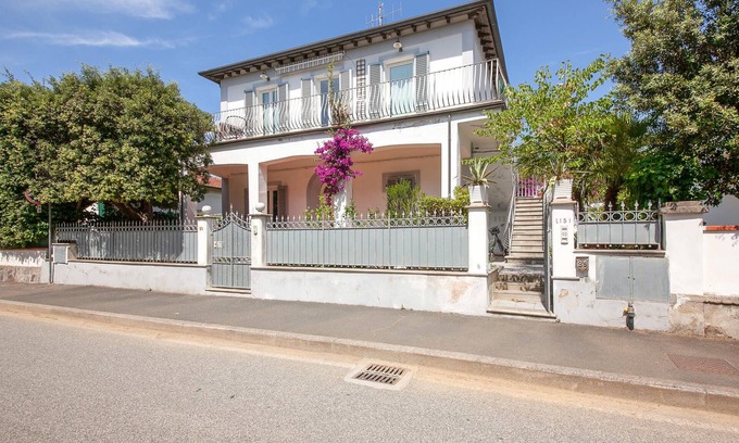 Quercianella Apartment | 3 bedroom accommodation in Quercianella -LI-