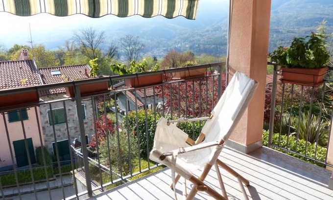 Montegrino Valtravaglia Apartment | 3-room apartment in a neat residence with pool and tennis court