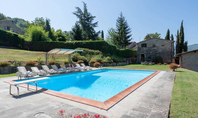 Dicomano House | 300 m² House ∙ 1 bedroom ∙ 10 guests