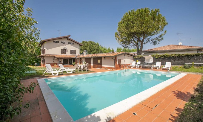 San Benedetto di Lugana Villa | 300 m² Villa ∙ 5 bedrooms ∙ 11 guests