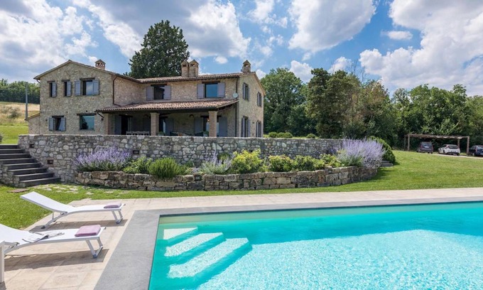 Todi Villa | 310 m² Villa ∙ 6 bedrooms ∙ 12 guests