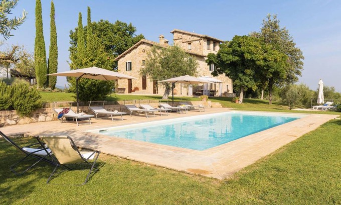 Castel Ritaldi Villa | 315 m² Villa ∙ 7 bedrooms ∙ 14 guests