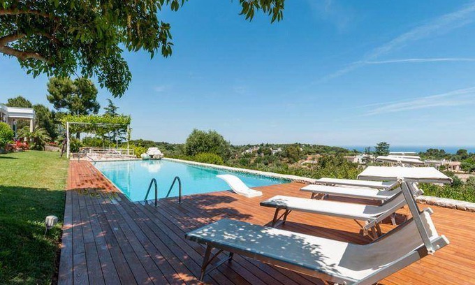 Monopoli House | 320 m² House ∙ 6 bedrooms ∙ 12 guests