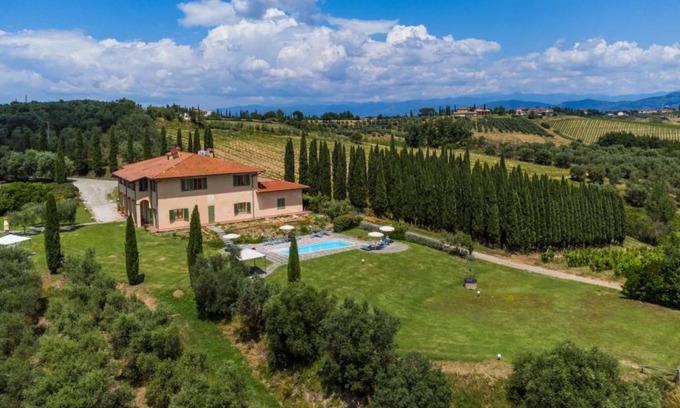 Cerreto Guidi House | 330 m² Farmhouse ∙ 5 bedrooms ∙ 22 guests