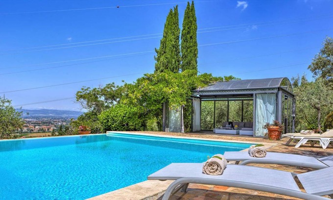 Foligno Villa | 340 m² Villa ∙ 4 bedrooms ∙ 8 guests