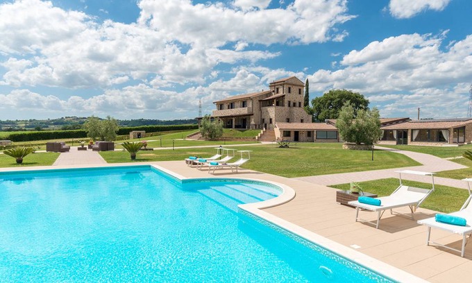 Montoro Villa | 340 m² Villa ∙ 8 bedrooms ∙ 16 guests