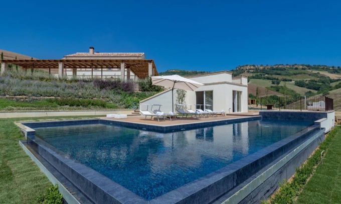 Montefiore dell'Aso Villa | 350 m² Villa ∙ 5 bedrooms ∙ 11 guests