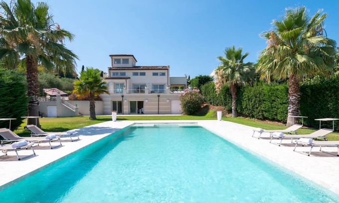 Misano Adriatico Villa | 350 m² Villa ∙ 5 bedrooms ∙ 10 guests