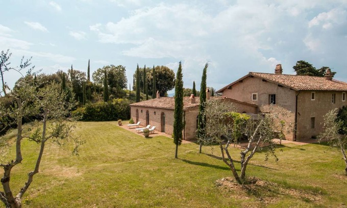 Camigliano Villa | 360 m² Villa ∙ 6 bedrooms ∙ 12 guests