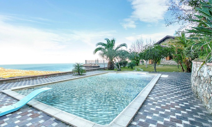 Montepaone Lido House | 4 bedroom accommodation in Montepaone