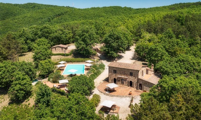 Radicondoli Apartment | 400 m² Apartment ∙ 5 bedrooms ∙ 10 guests