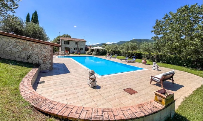 Melezzole House | 400 m² House ∙ 3 bedrooms ∙ 6 guests