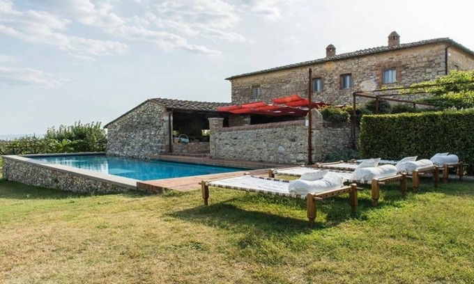 San Giovanni A Cerreto Villa | 4000 m² Villa ∙ 8 bedrooms ∙ 14 guests