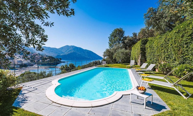 Recco Villa | 430 m² Villa ∙ 6 bedrooms ∙ 12 guests
