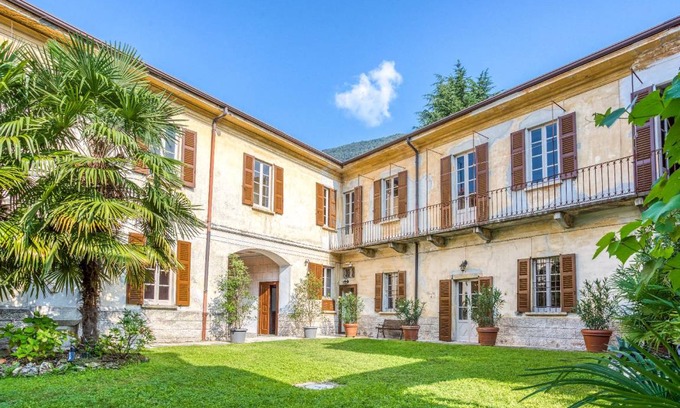 Cittiglio House | 450 m² House ∙ 8 bedrooms ∙ 15 guests