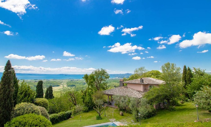 San Lorenzo Nuovo Villa | 500 m² Villa ∙ 1 bedroom ∙ 7 guests
