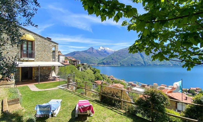 Santa Maria - Rezzonico Apartment | 54 m² Apartment ∙ 1 bedroom ∙ 3 guests