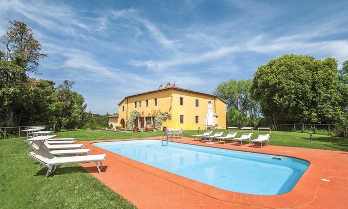 Peccioli Villa | 6 bedroom villa with pool & games room