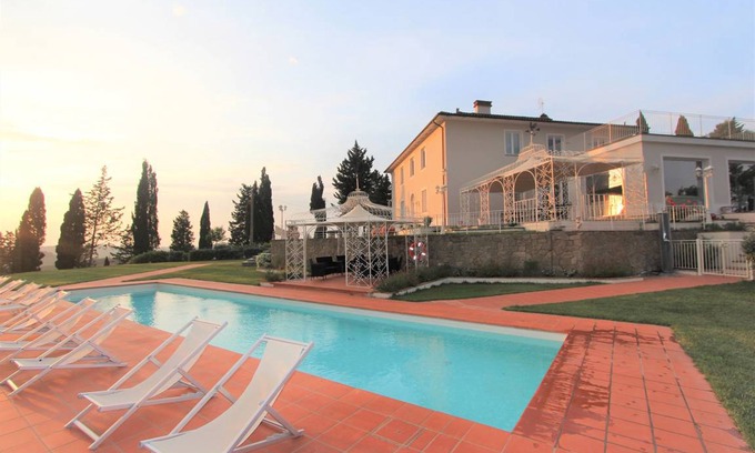 Certaldo Villa | 630 m² Villa ∙ 9 bedrooms ∙ 18 guests
