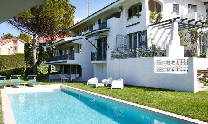 Riccione Villa | 650 m² Villa ∙ 5 bedrooms ∙ 12 guests