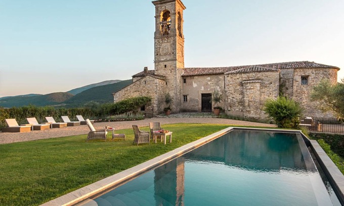 Montelaguardia Villa | 6500 m² Villa ∙ 10 bedrooms ∙ 20 guests