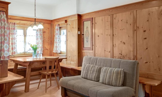 Feldthurns Apartment | 70 m² Apartment ∙ 1 bedroom ∙ 5 guests