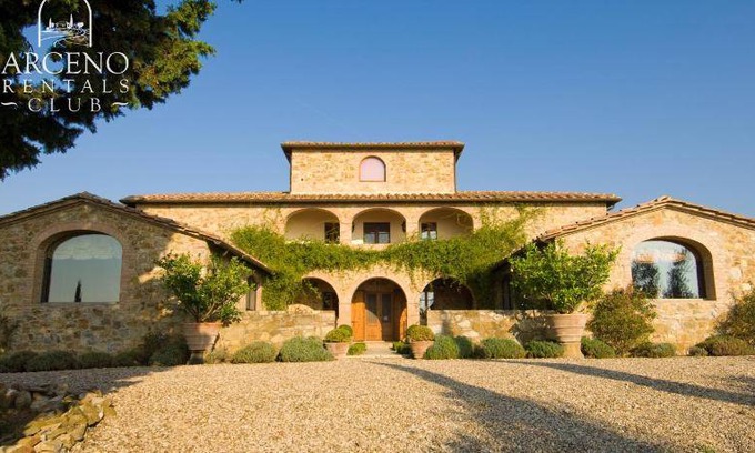 Castelnuovo Berardenga Villa | 800 m² Villa ∙ 7 bedrooms ∙ 14 guests