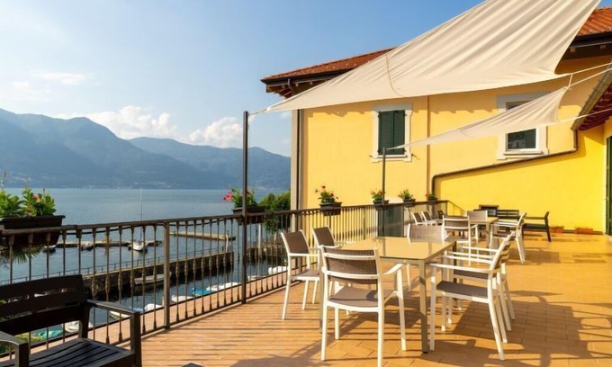 Porto Valtravaglia Apartment | Apartment Atmosfere sul lago in Porto Valtravaglia - 10 persons, 3 bedrooms