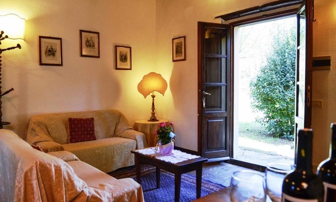 San Pietro a Cegliolo Apartment | APP. GIRASOLE x4 Beautiful farmhouse surrounded by nature, with swimming pool just 3 km from Cortona