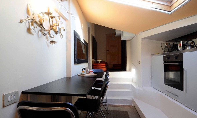 Santa Maria Novella Apartment | Attic apartment along the Arno river