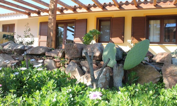 Pirotto Li Frati House | Baia delle Mimose House