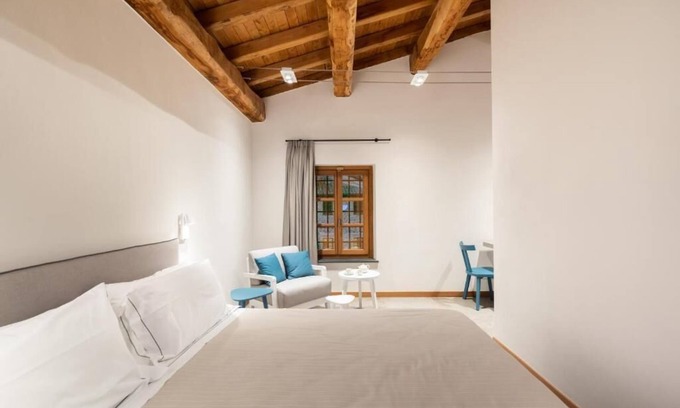 Latina Hostel | Balthazar Double Room with Spa Bath