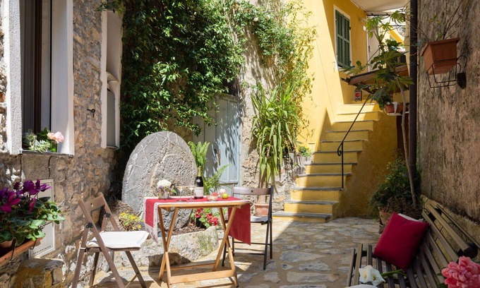 Pietrabruna Apartment | Beautiful apartment for 4 people with A/C, WIFI, TV, terrace and pets allowed