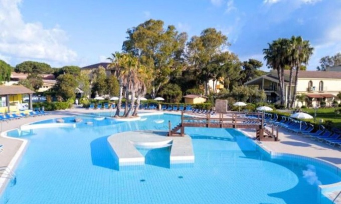 Arborea Apartment | Beautiful apartment for 4 people with pool, A/C, WIFI, TV and pets allowed